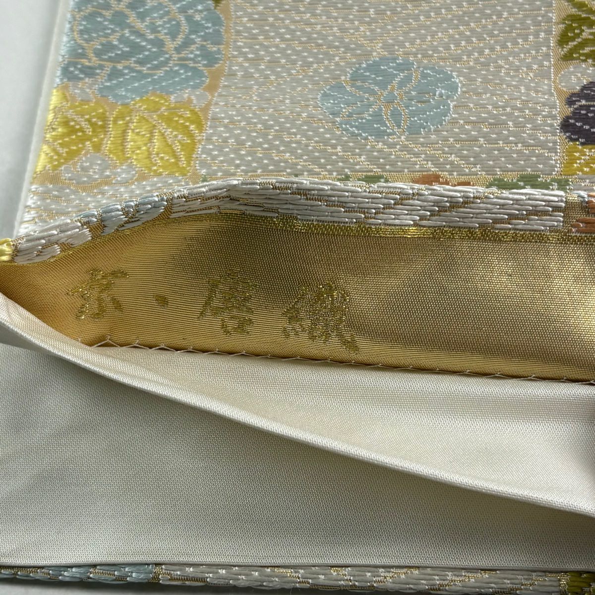 【美品】 袋帶 秀品級 市松樹 牡丹 金金箔 唐織 奶油 六通 純蠶絲
