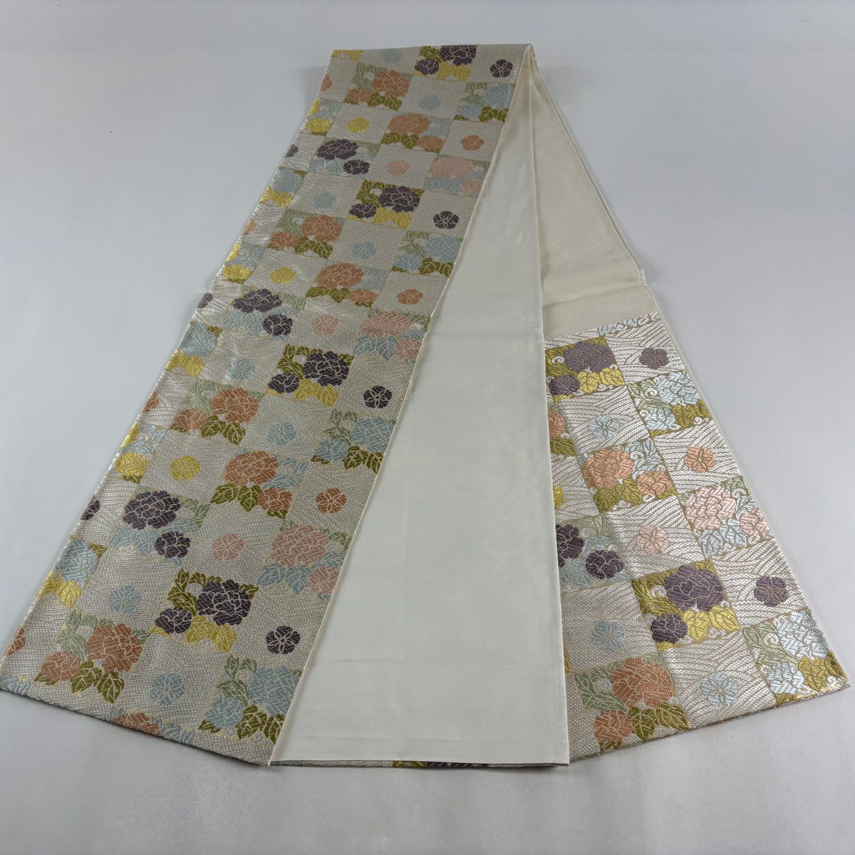 【美品】 袋帶 秀品級 市松樹 牡丹 金金箔 唐織 奶油 六通 純蠶絲