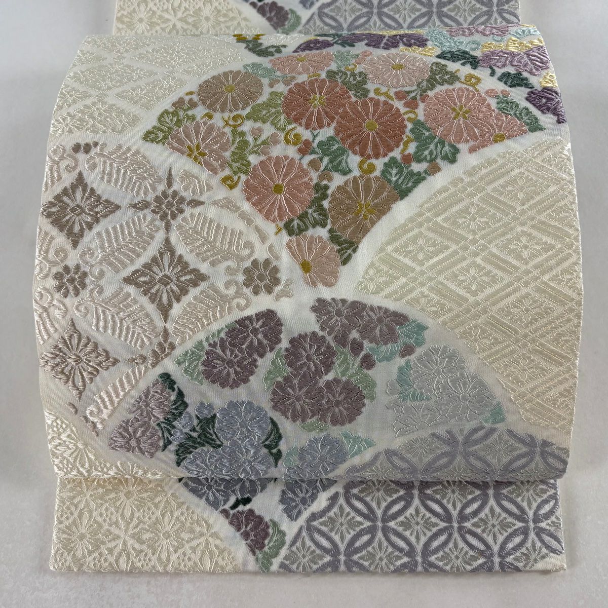 【美品】 袋帶 逸品級 菊花 桐 唐織 奶油 六通 純蠶絲
