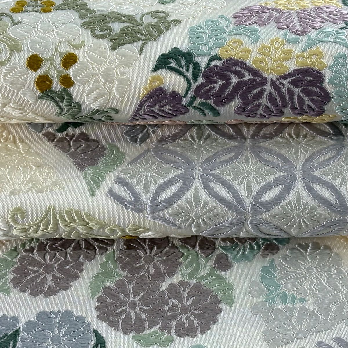 【美品】 袋帶 逸品級 菊花 桐 唐織 奶油 六通 純蠶絲