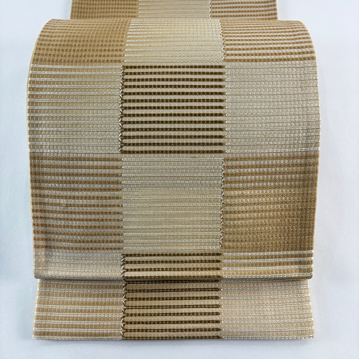 【美品】 袋帶 秀品級 市松樹 縞 金絲 金銀彩 薄茶 六通 純蠶絲