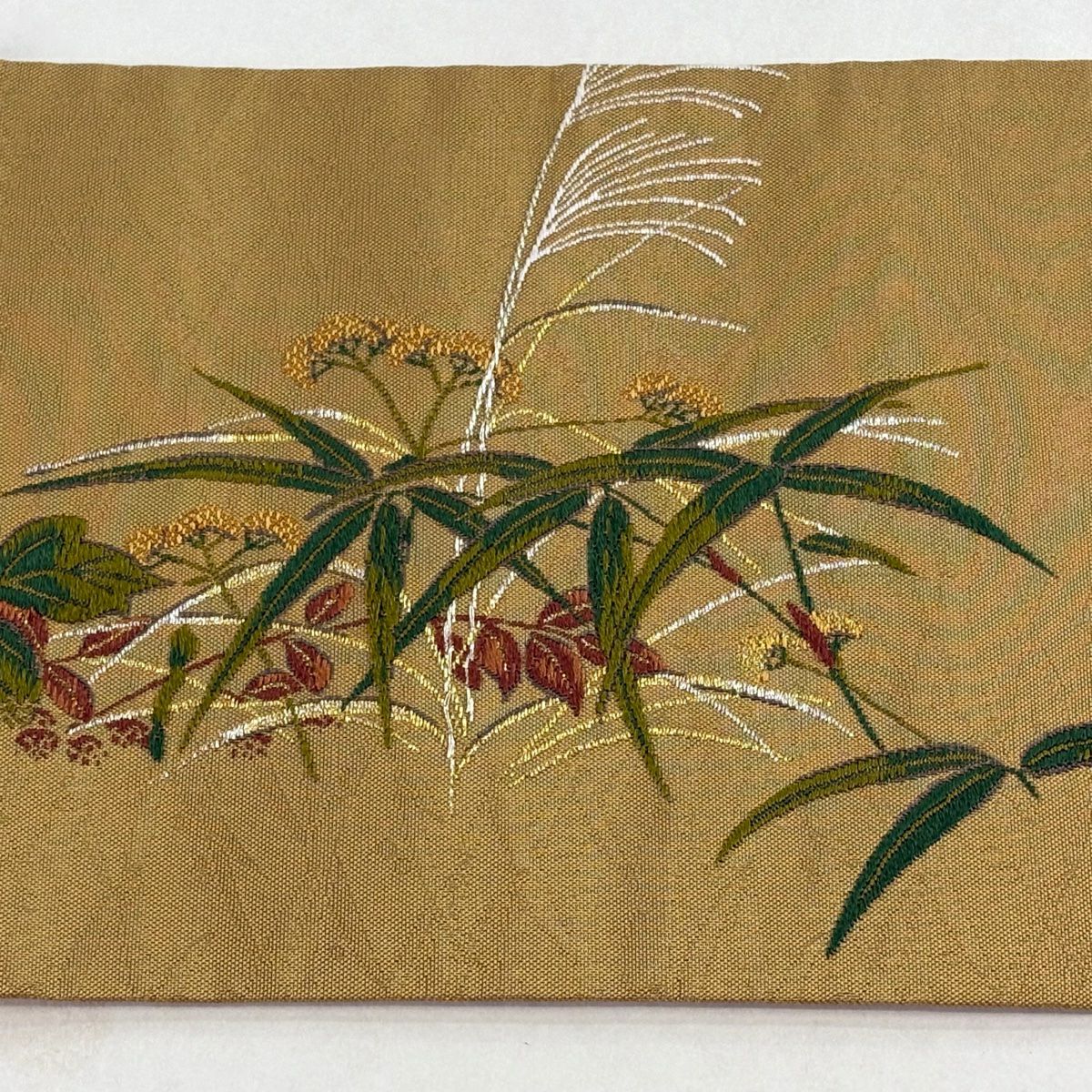 【美品】 名古屋帶 秀品級 附落款 草花紋 金銀彩 刺繡 黃土 純蠶絲