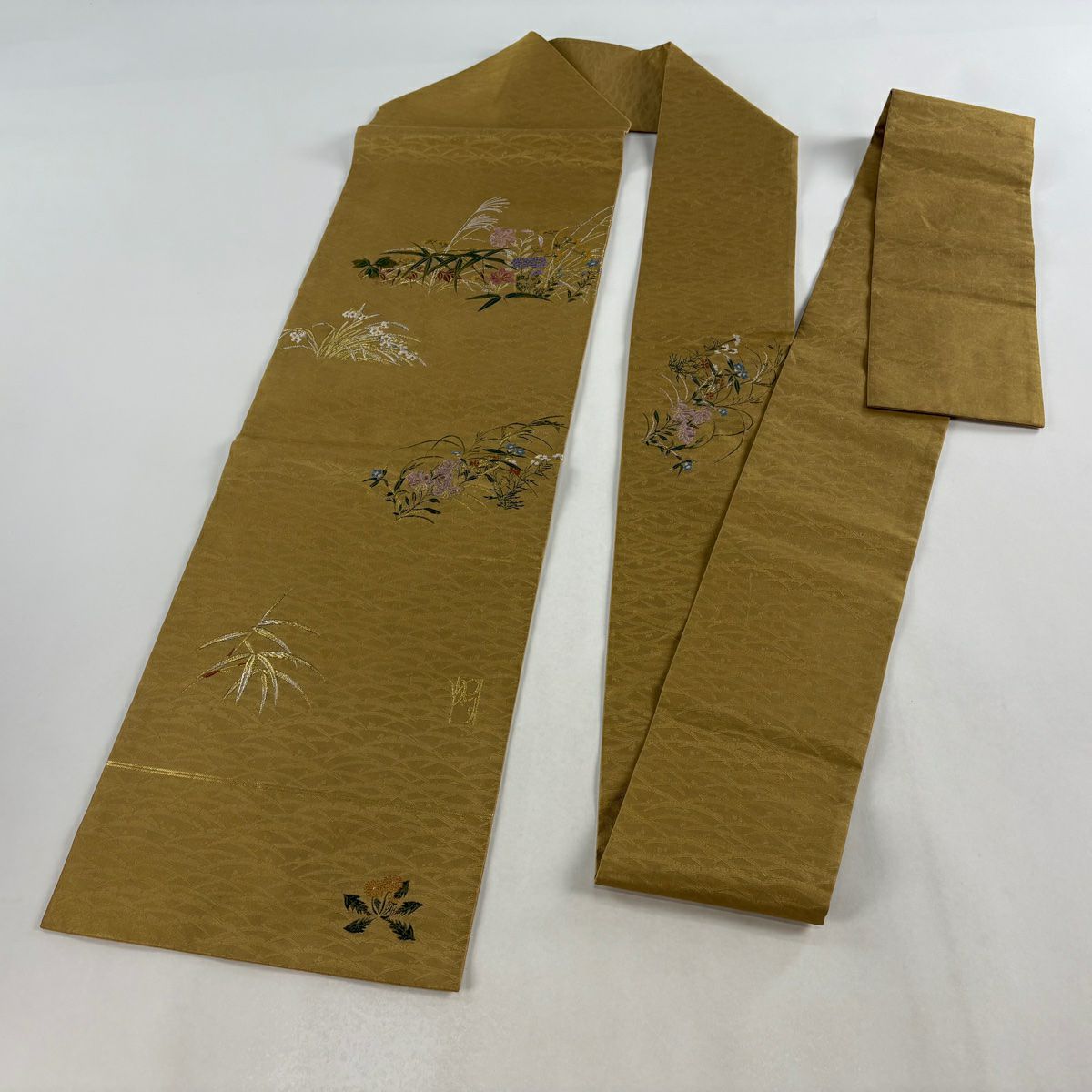 【美品】 名古屋帶 秀品級 附落款 草花紋 金銀彩 刺繡 黃土 純蠶絲