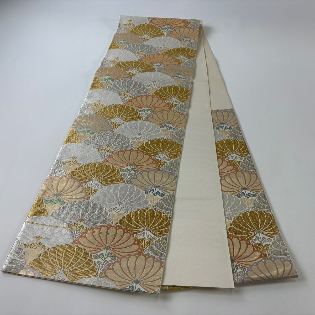 【美品】 袋帶 秀品級 唐織裝束裂錦 菊花 唐織 金銀絲 奶油 六通 純蠶絲