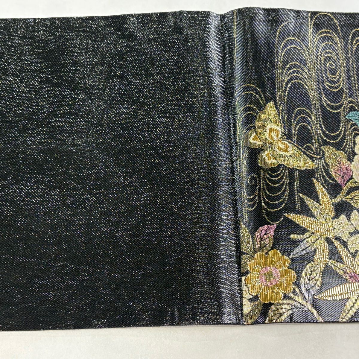 【美品】 袋帶 秀品級 草花紋 蝶 金銀彩 金金箔 黑 六通 純蠶絲