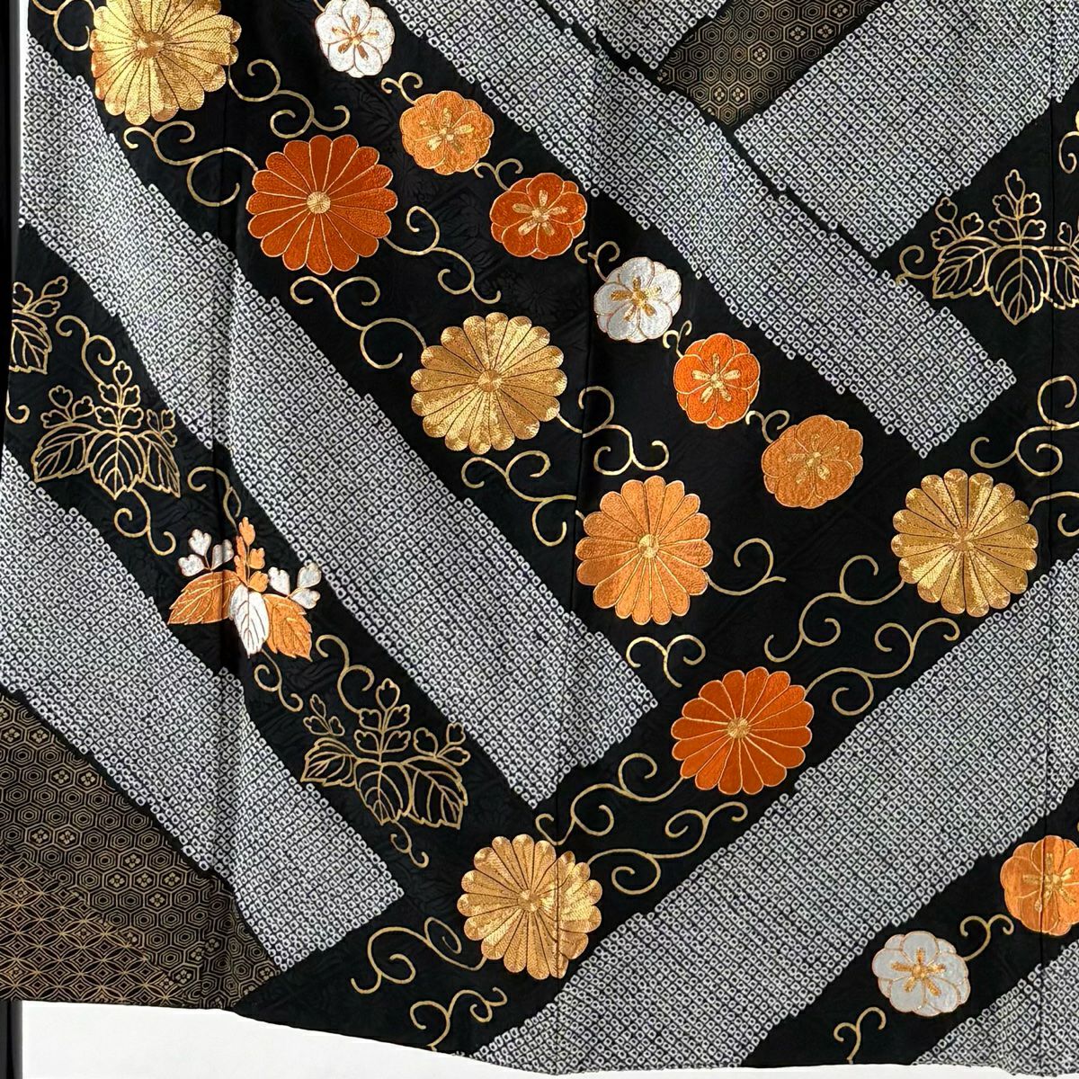 【美品】訪問服 身長151cm 袖長64.5cm M 雙層 花唐草紋 有職紋樣 刺繡 絞染 黑 純蠶絲 秀品級