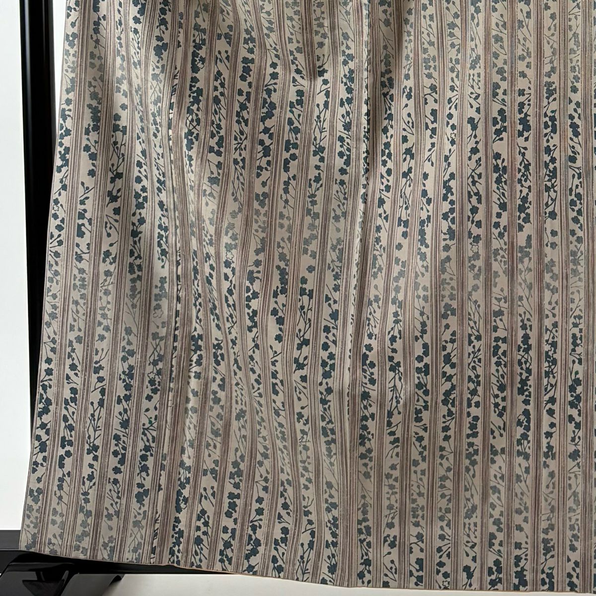 【美品】 小紋 身長162.5cm 袖長68.5cm L 雙層 紬織織 縱條 草花紋紋 薄小豆 純蠶絲 秀品級