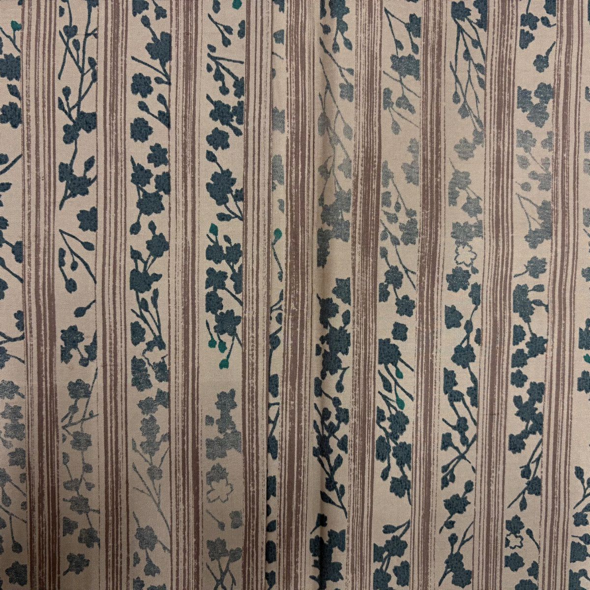 【美品】 小紋 身長162.5cm 袖長68.5cm L 雙層 紬織織 縱條 草花紋紋 薄小豆 純蠶絲 秀品級
