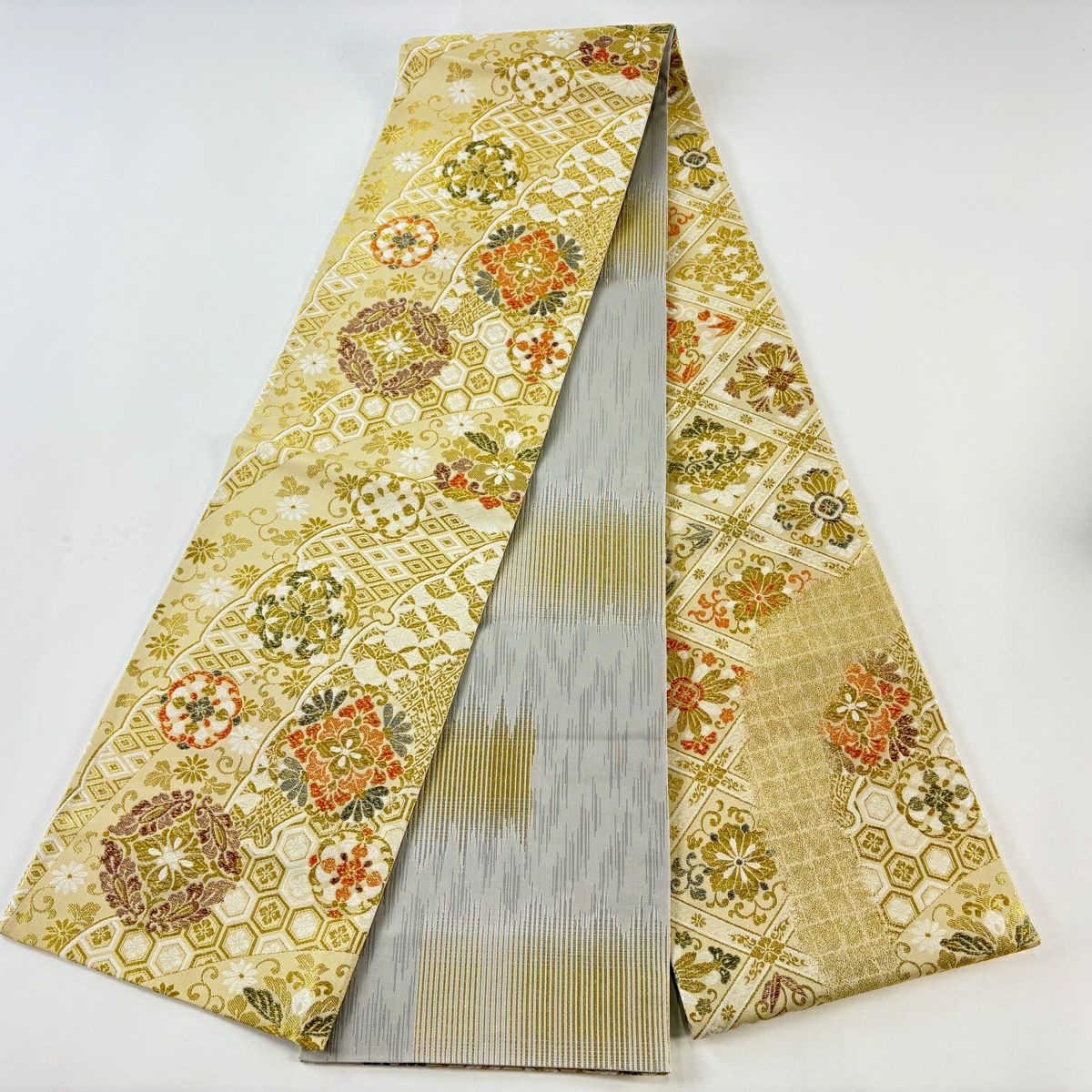 【美品】 袋帶 名品級 手先二通り 華紋 有職文樣 唐織 金絲 金色 お太鼓圖案 純蠶絲