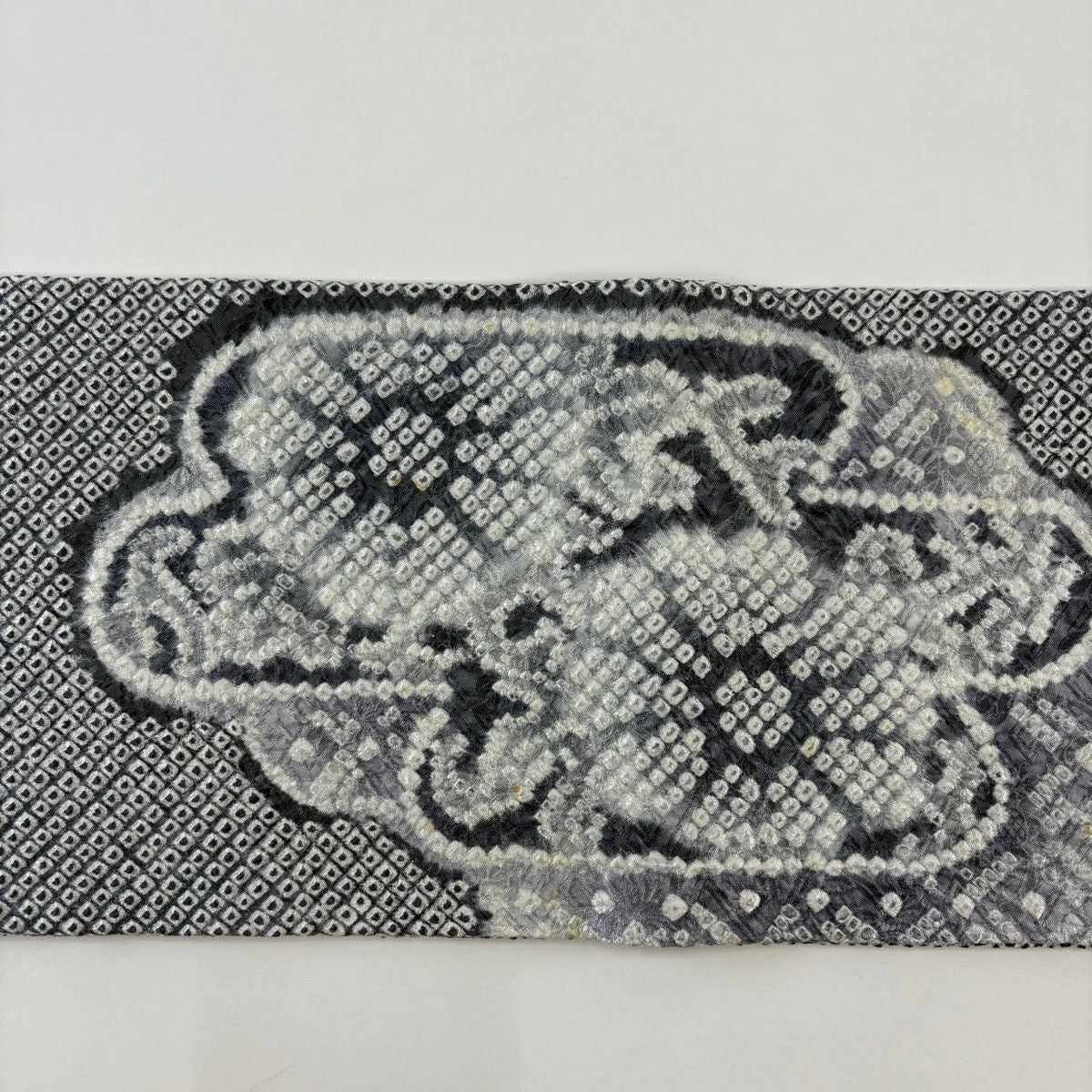 【美品】 名古屋帶 逸品級 花 霞 絞染 灰色 純蠶絲