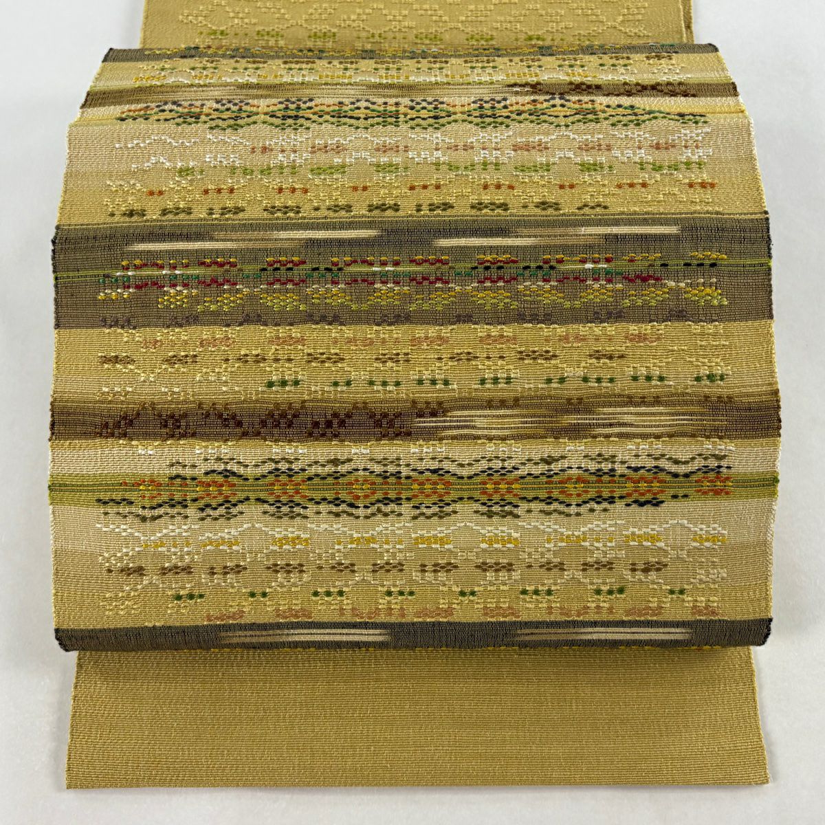 【美品】名古屋帶 逸品級 證書附帶 松樹葉仕立 八寸名古屋帶 紬織織 新島染織工房 縞 幾何學圖案 花織 抹茶 純蠶絲