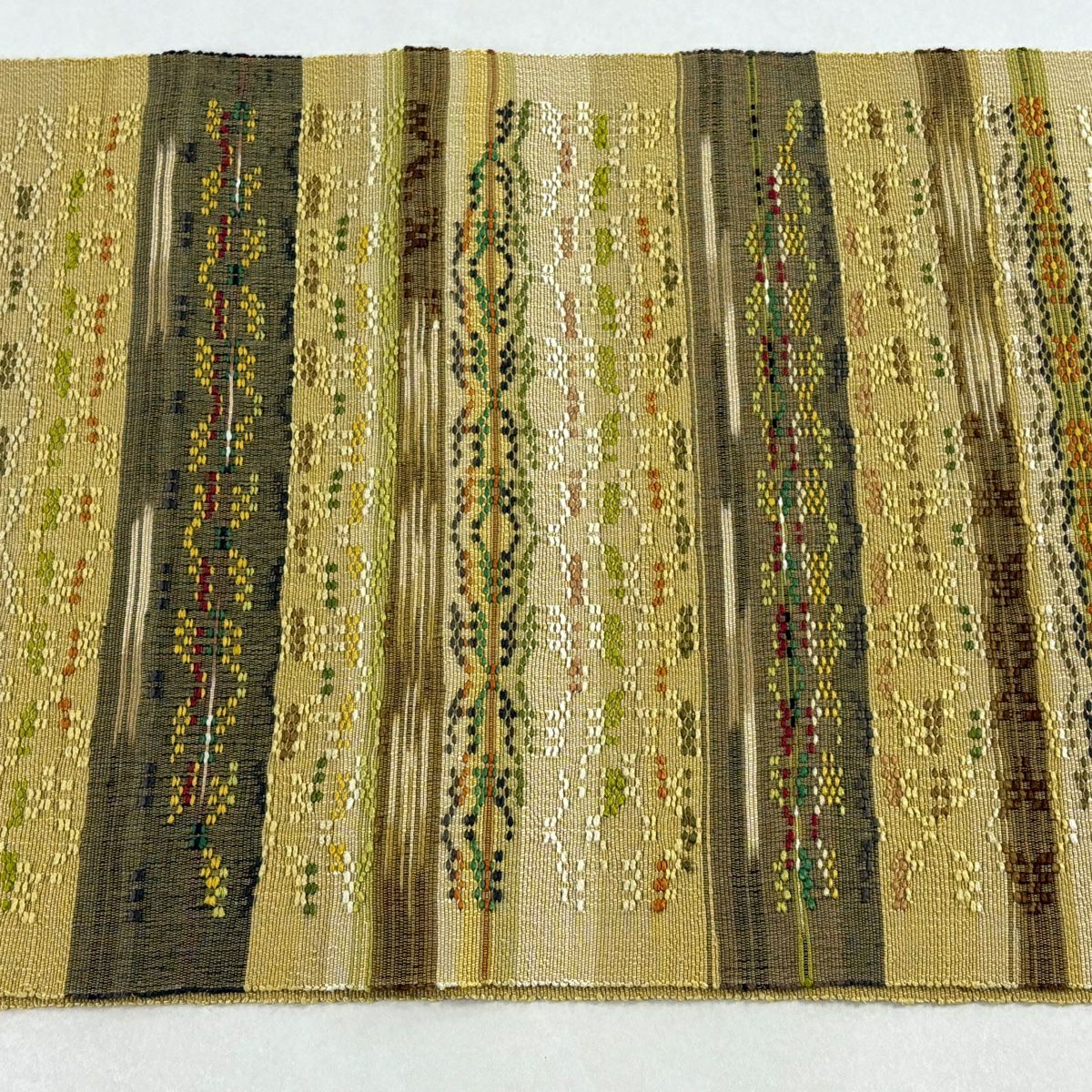 【美品】名古屋帶 逸品級 證書附帶 松樹葉仕立 八寸名古屋帶 紬織織 新島染織工房 縞 幾何學圖案 花織 抹茶 純蠶絲