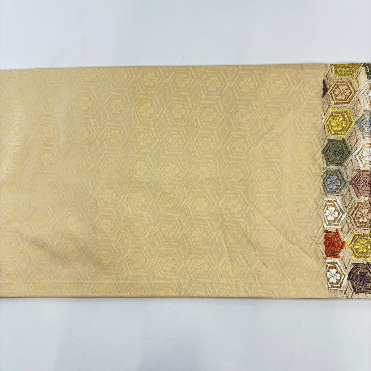 【美品】 袋帶 名品級 龜甲 花 金金箔 唐織 米色 六通 純蠶絲
