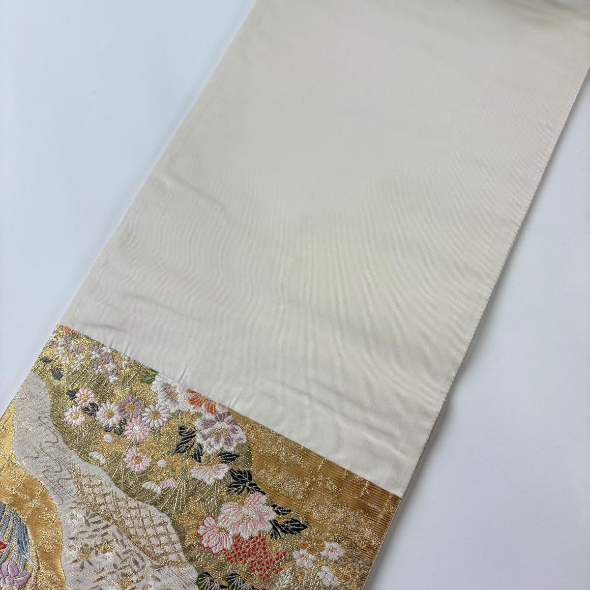 【美品】 袋帶 秀品級 御所車 花丸紋 唐織 金金箔 金色 六通 純蠶絲