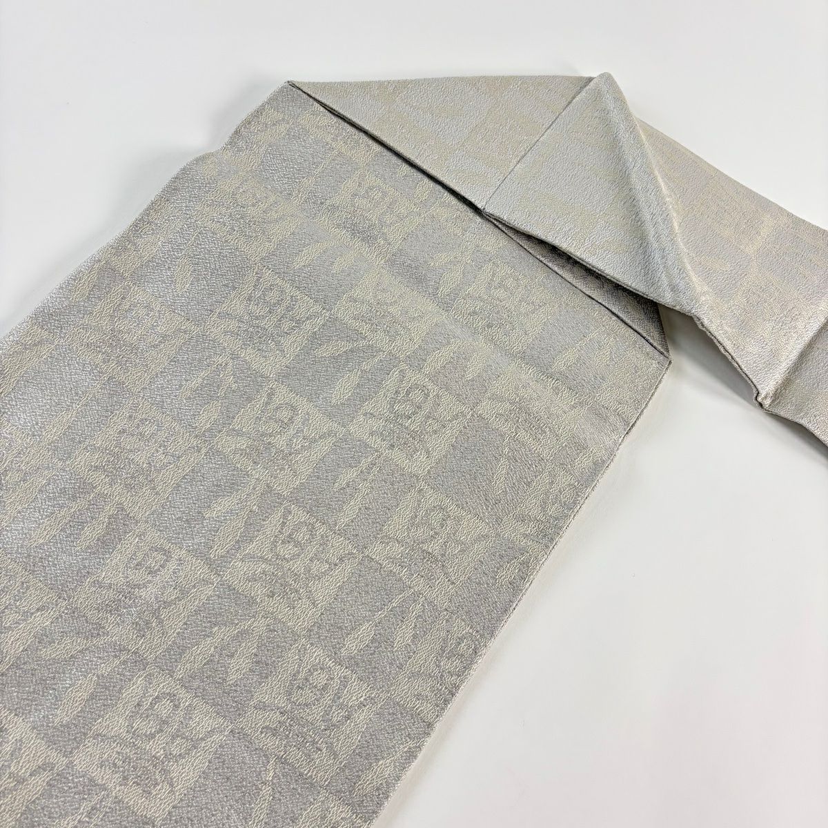 【美品】 名古屋帶 逸品級 華紋 葡萄 金銀彩 金金箔 灰色 純蠶絲