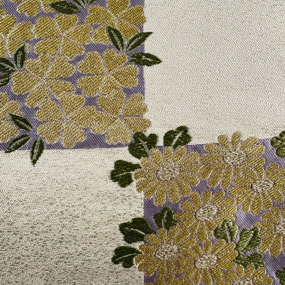 【美品】 袋帶 逸品級 有落款 岩下志麻 草花紋 變化市松樹 金絲 刺繡 奶油 六通 純蠶絲