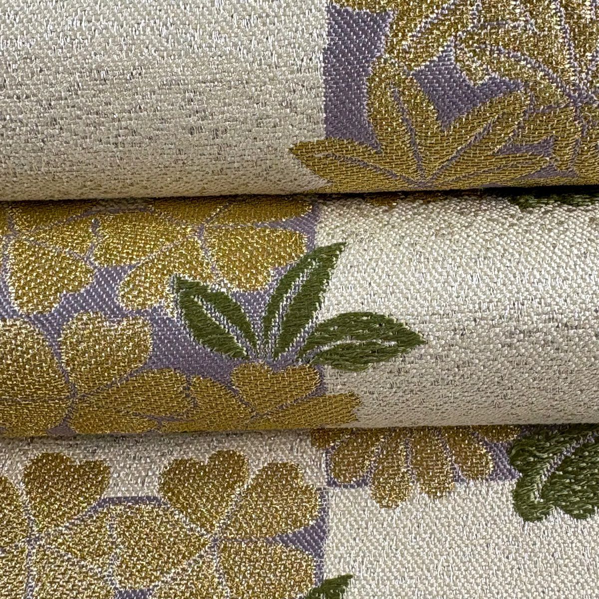 【美品】 袋帶 逸品級 有落款 岩下志麻 草花紋 變化市松樹 金絲 刺繡 奶油 六通 純蠶絲