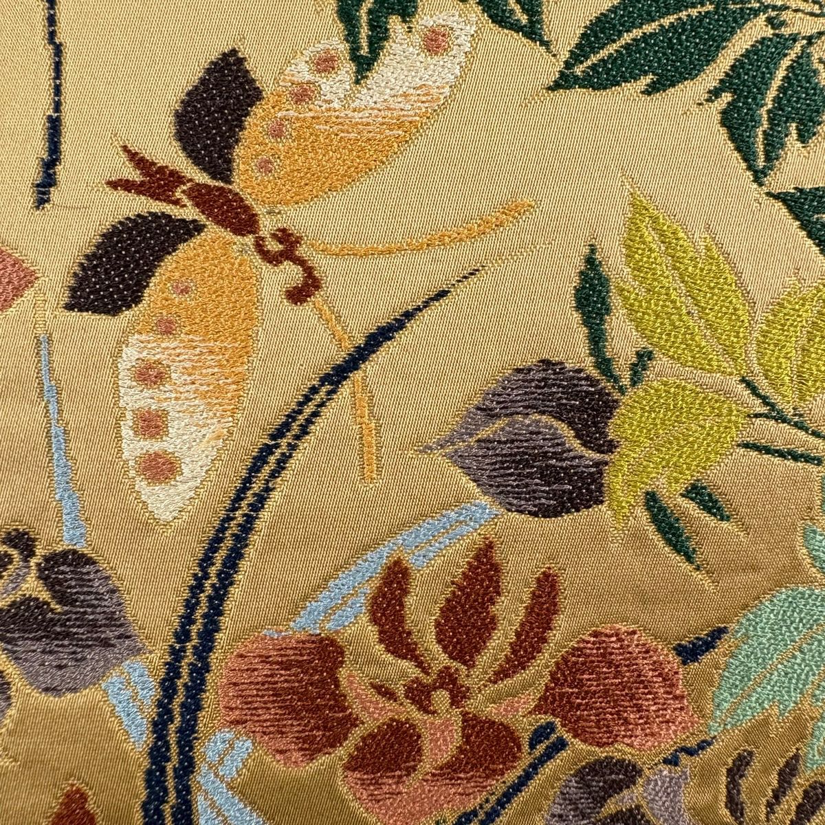 【美品】 袋帶 逸品級 白綾苑大庭 落款あり 關西仕立 草花紋 蝶 刺繡 金線 淺茶 六通 純蠶絲