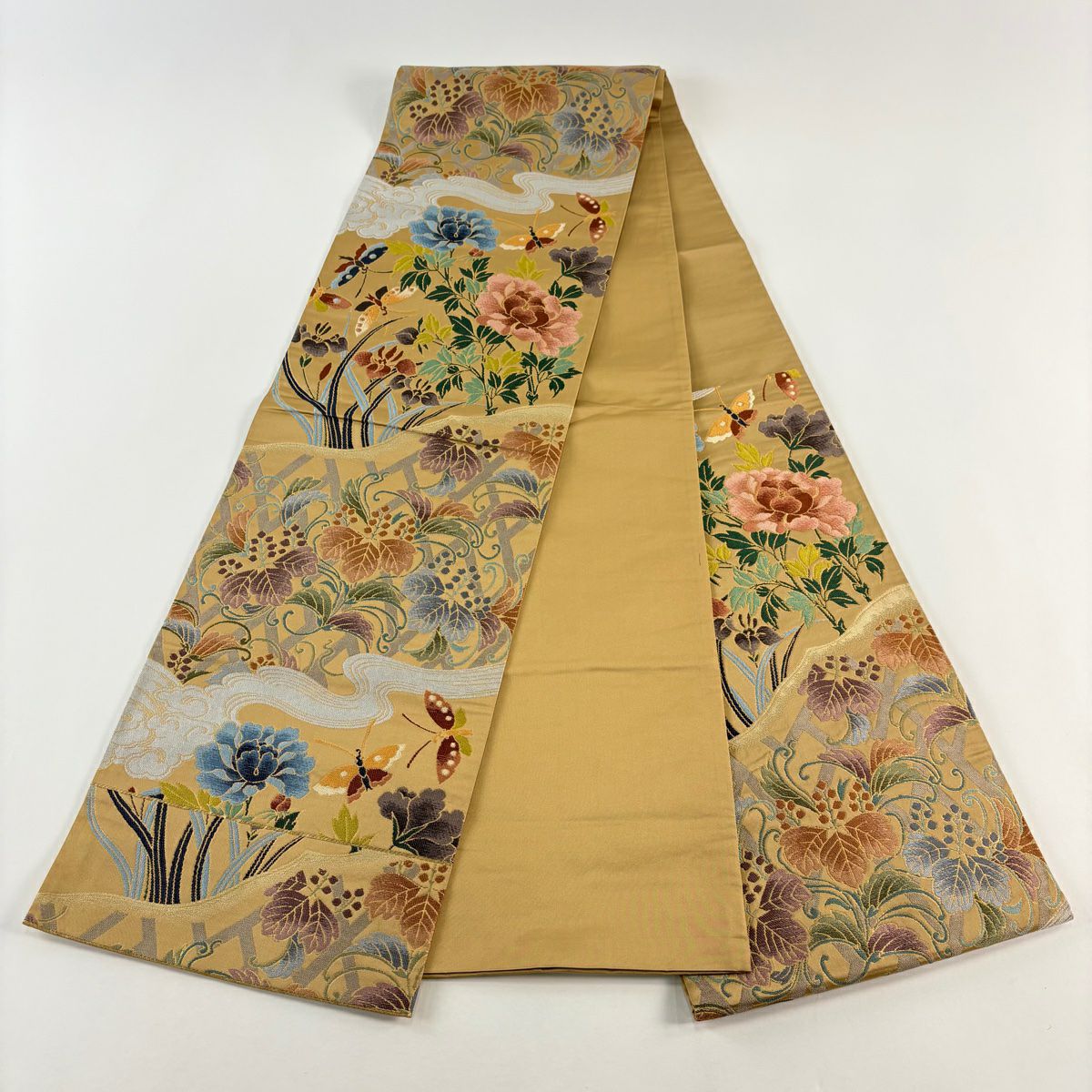 【美品】 袋帶 逸品級 白綾苑大庭 落款あり 關西仕立 草花紋 蝶 刺繡 金線 淺茶 六通 純蠶絲