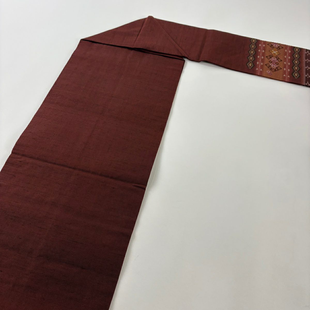【美品】 名古屋帶 逸品級 落款あり 證書あり 南風原花織 段紋 燕 草木染 深紅色 純蠶絲