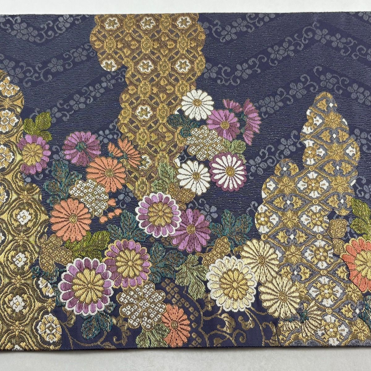【美品】 袋帶 逸品級 じゅらく 落款あり 証紙あり 菊花 雲文 金糸 金金箔 青紫 六通 純蠶絲