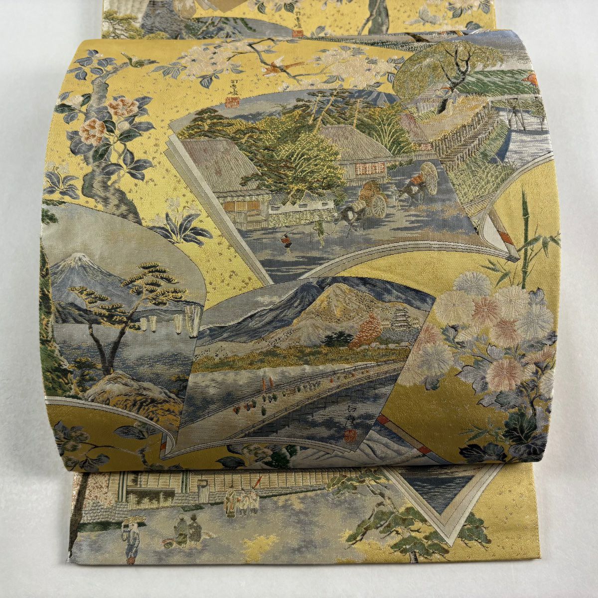 【美品】 袋帶 逸品級 冊子 風景 金絲 金金箔 米色 大鼓圖案 純蠶絲