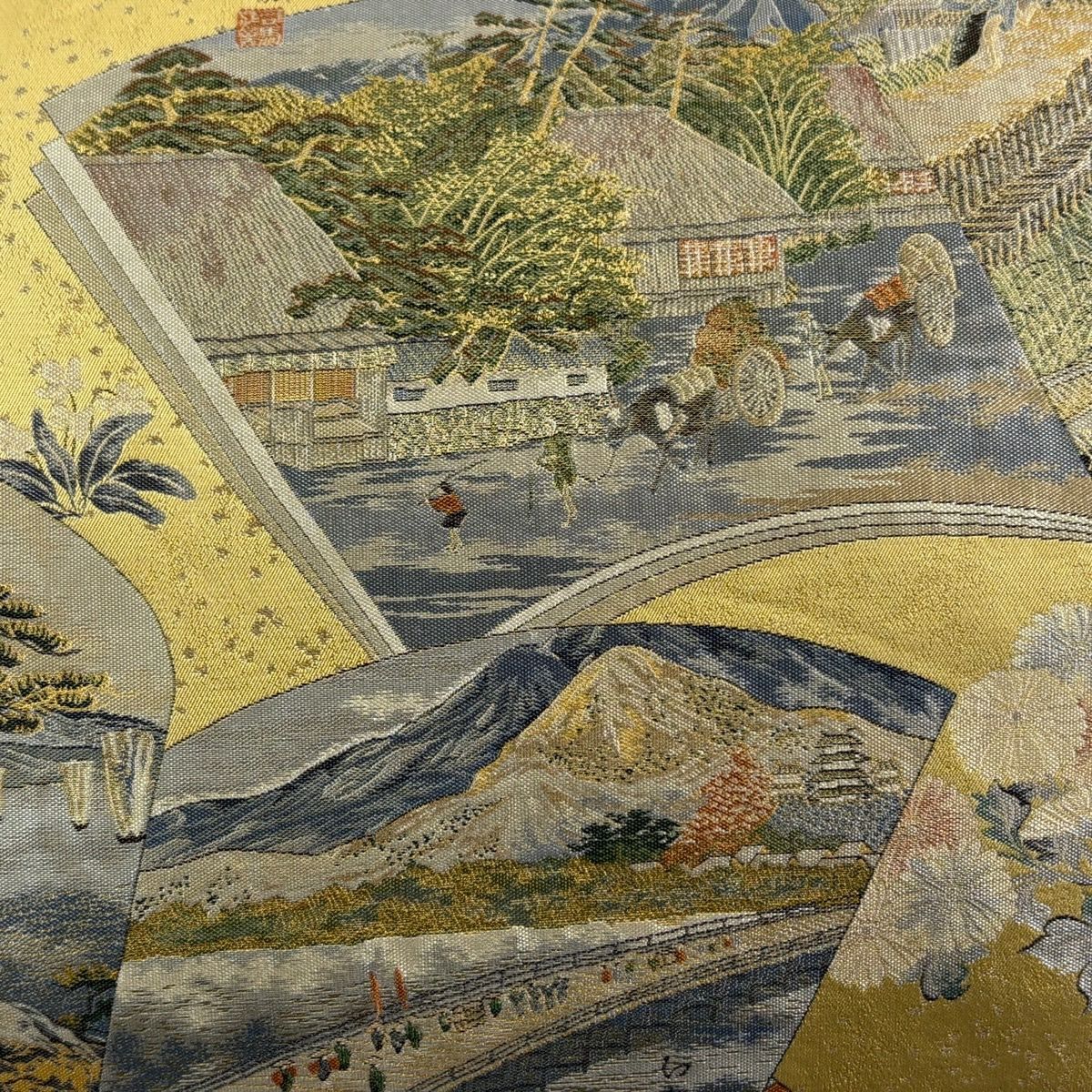 【美品】 袋帶 逸品級 冊子 風景 金絲 金金箔 米色 大鼓圖案 純蠶絲