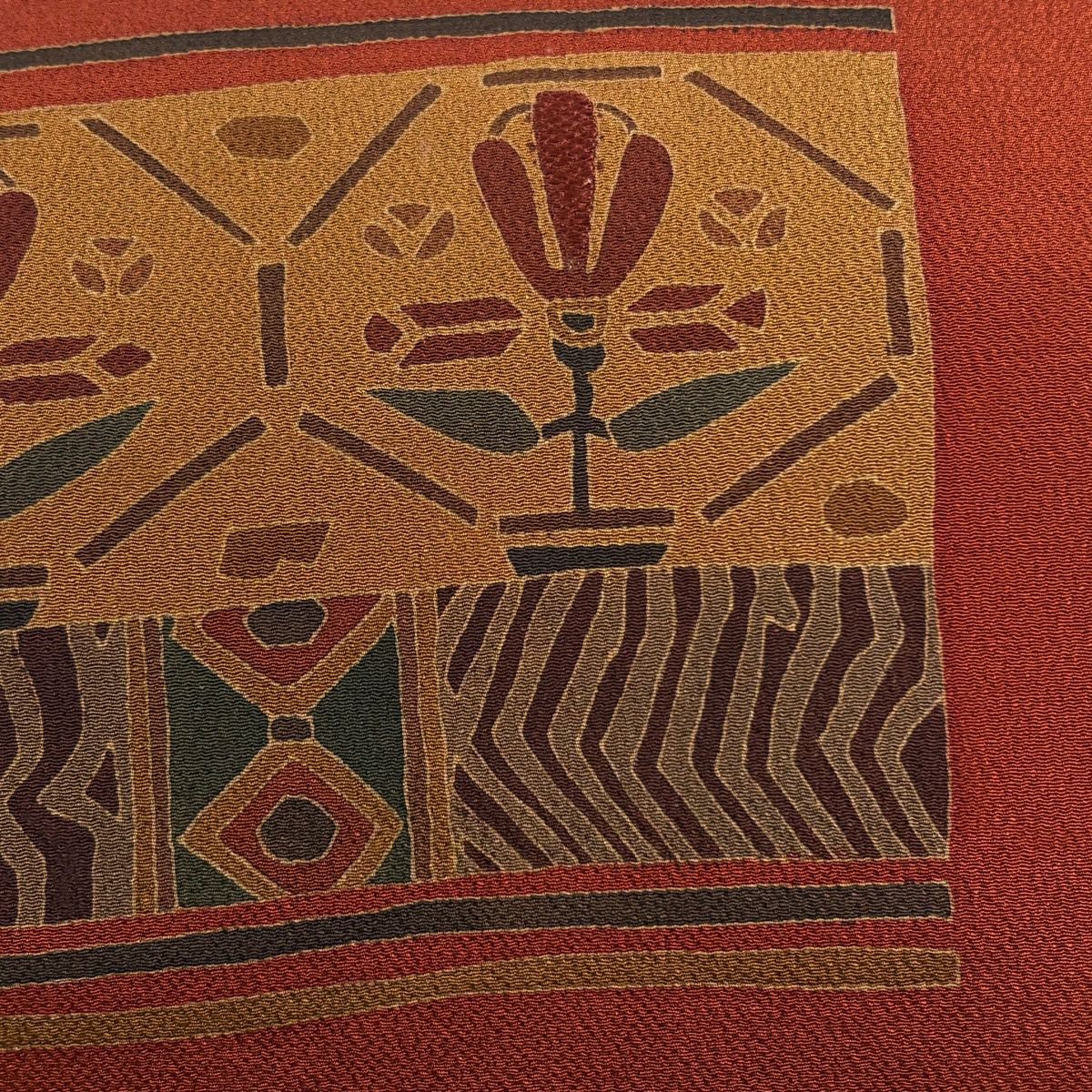 【美品】 名古屋帶 優品級 草花紋紋 幾何學刺繡 縮緬 えんじ 純蠶絲