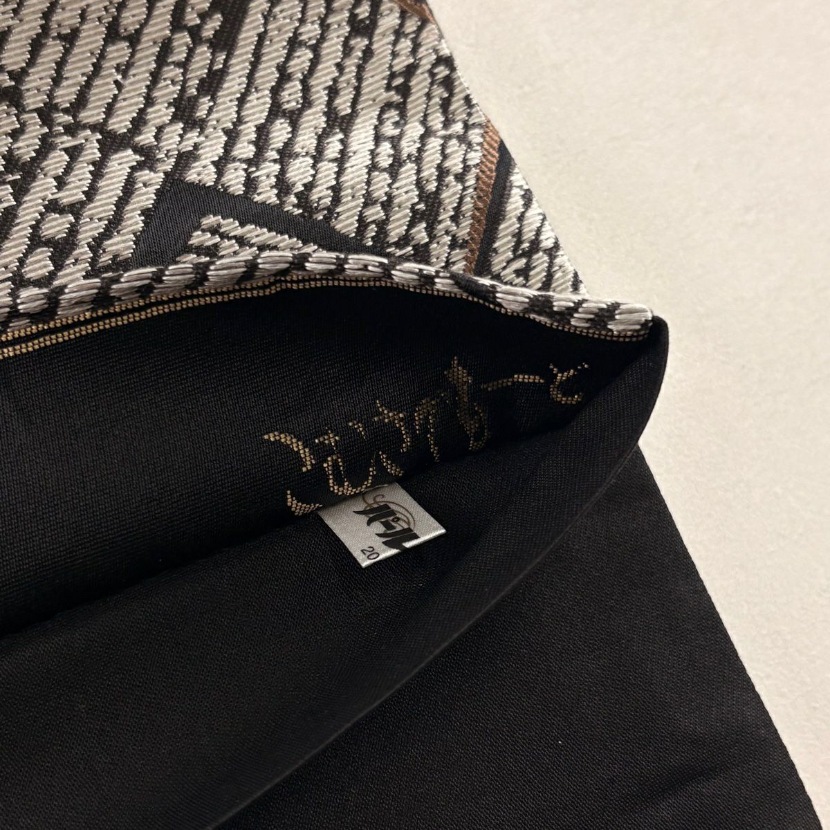 【美品】 袋帶 名品級 附有落款 こむさでもーど 幾何學 黑 六通 純蠶絲