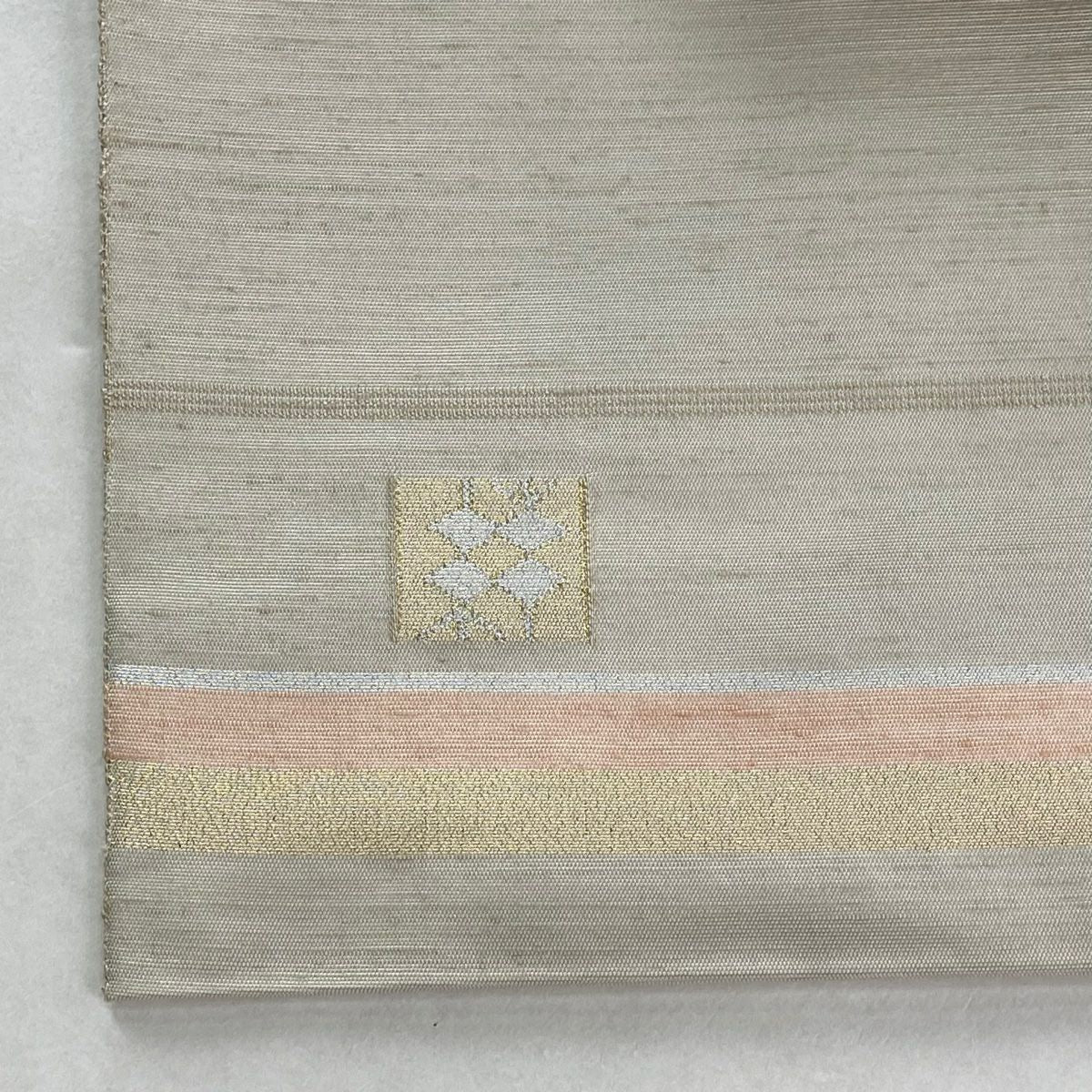 【美品】 袋帶 逸品級 落款あり 能州紬織織 文字文 金絲 銀絲 灰白 お太鼓柄 純蠶絲