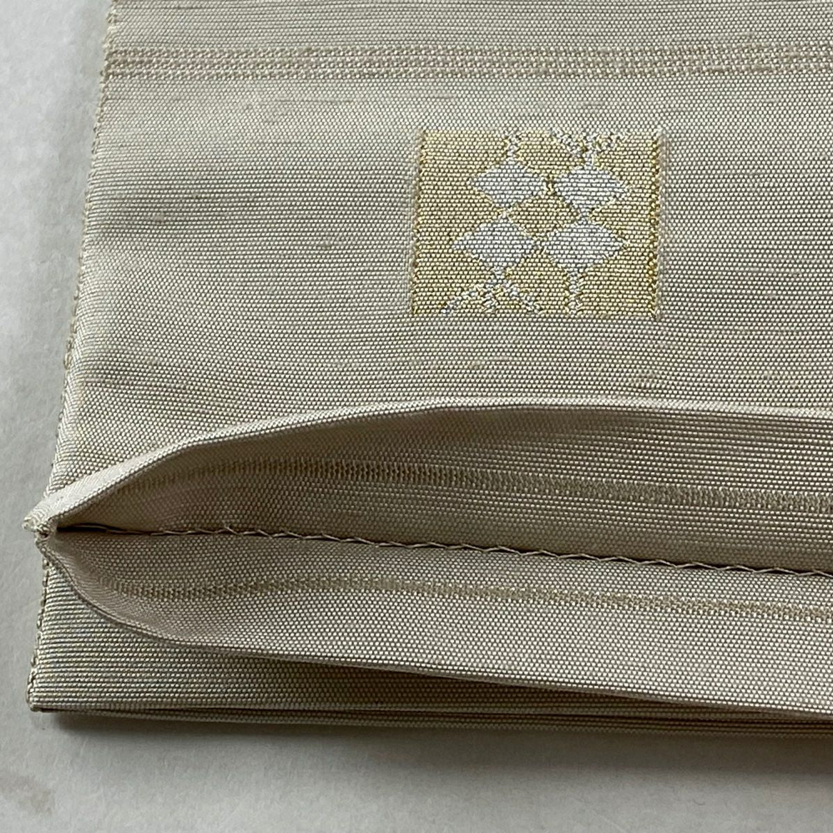 【美品】 袋帶 逸品級 落款あり 能州紬織織 文字文 金絲 銀絲 灰白 お太鼓柄 純蠶絲