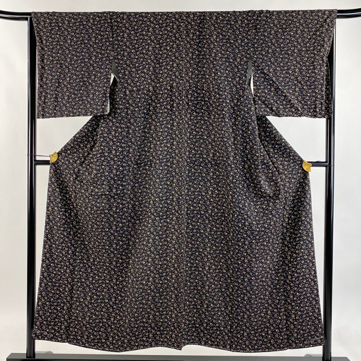 【美品】 小紋 身長152cm 袖長66cm M 雙層 喜田野良造 落款あり 幾何學圖案 柿渋染 黑 純蠶絲 秀品級