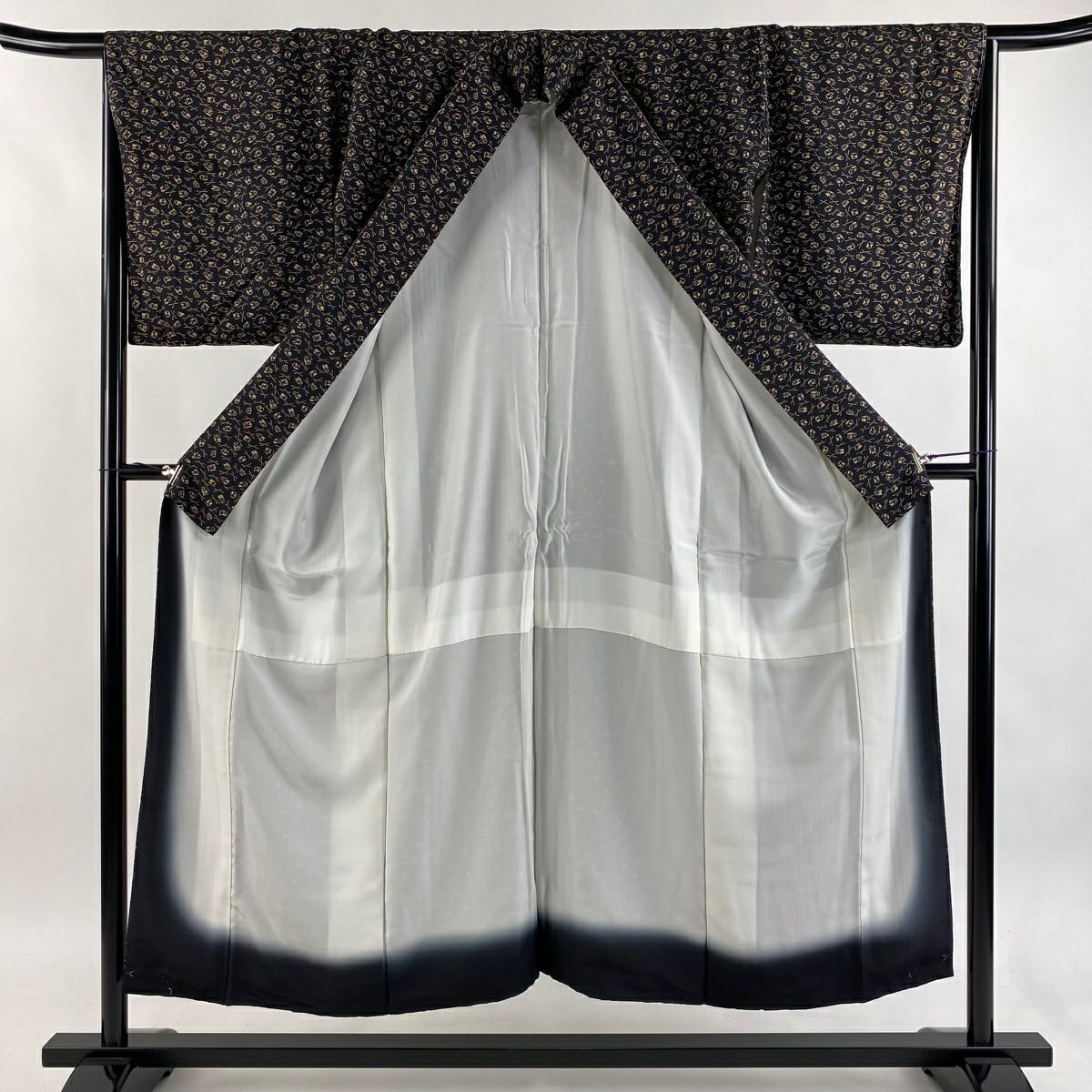 【美品】 小紋 身長152cm 袖長66cm M 雙層 喜田野良造 落款あり 幾何學圖案 柿渋染 黑 純蠶絲 秀品級