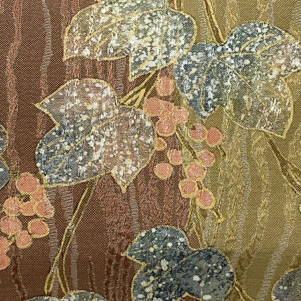【美品】 袋帶 秀品級 葉與果 木紋 銀線 金銀彩 小豆色 六通 純蠶絲