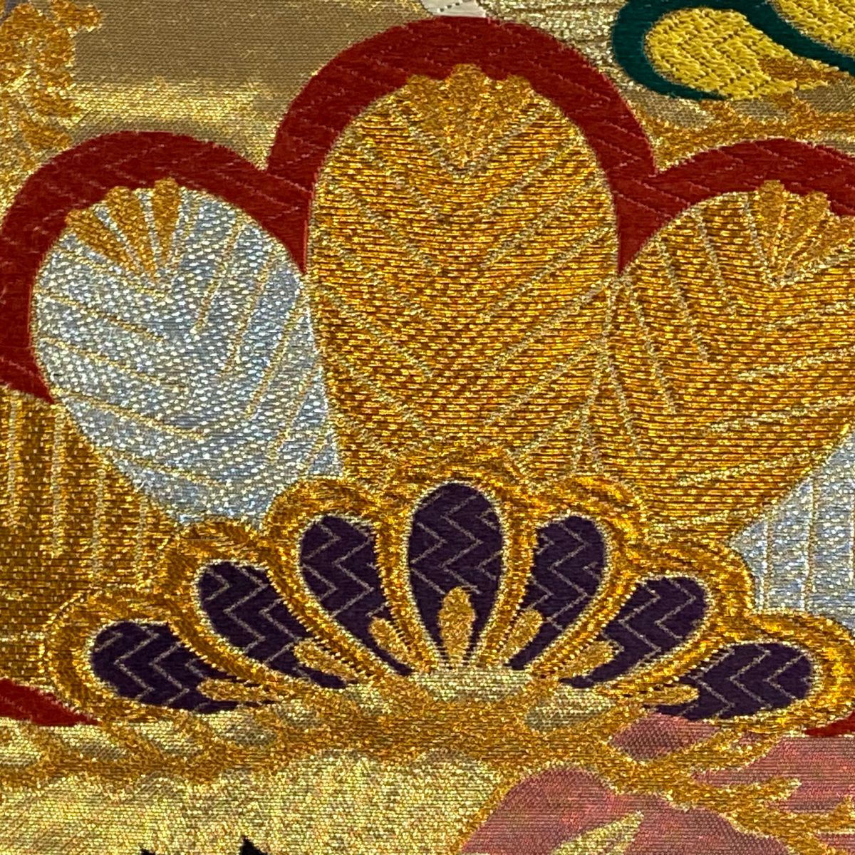 【美品】 袋帶 秀品級 振袖禮服禮服用 笠松樹 藤 金金箔 金銀彩 茶紫 全通 純蠶絲
