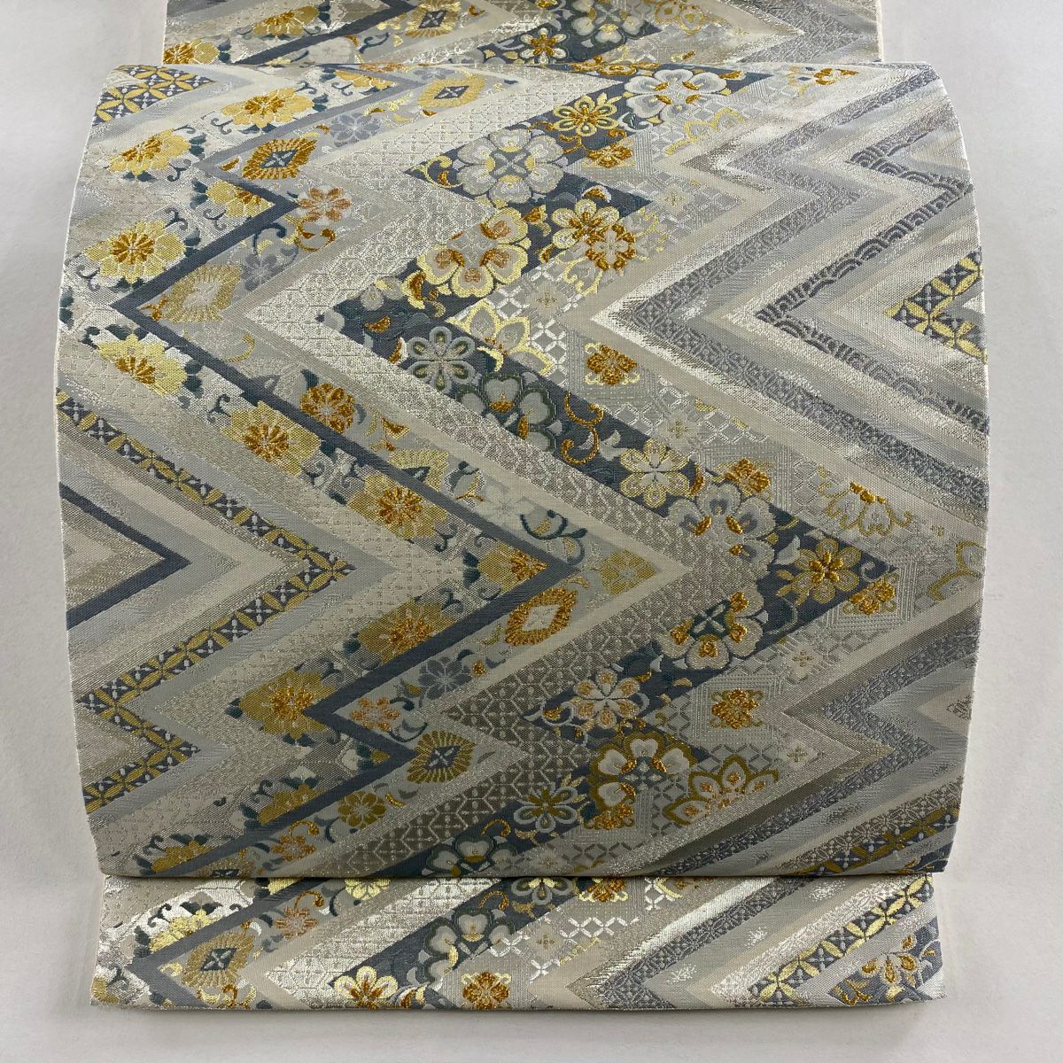 【美品】 袋帶 秀品級 花唐草紋 稻妻紋 金金箔 金銀彩 灰白 六通 純蠶絲