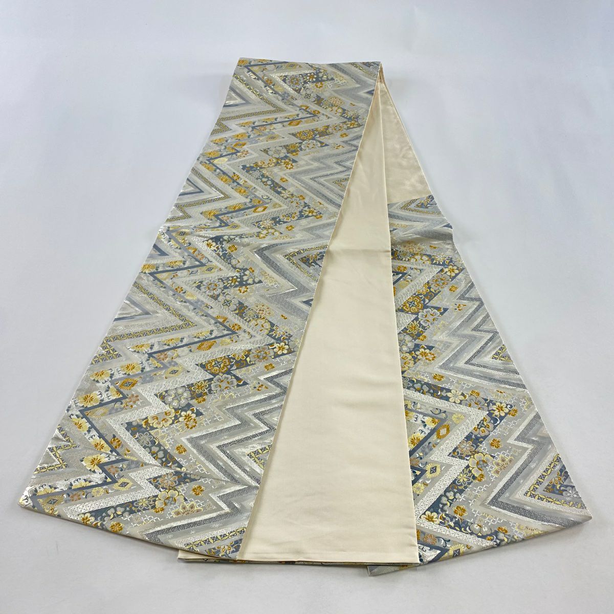 【美品】 袋帶 秀品級 花唐草紋 稻妻紋 金金箔 金銀彩 灰白 六通 純蠶絲
