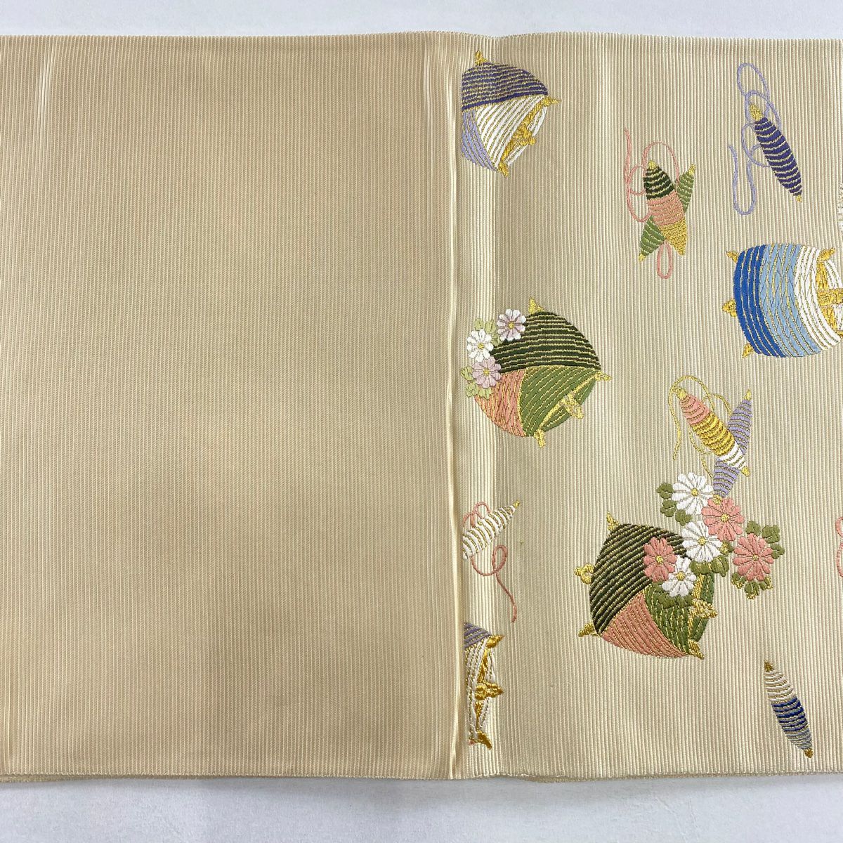 【美品】 袋帶 名品級 線卷 菊花 金絲 唐織 米色 六通 純蠶絲