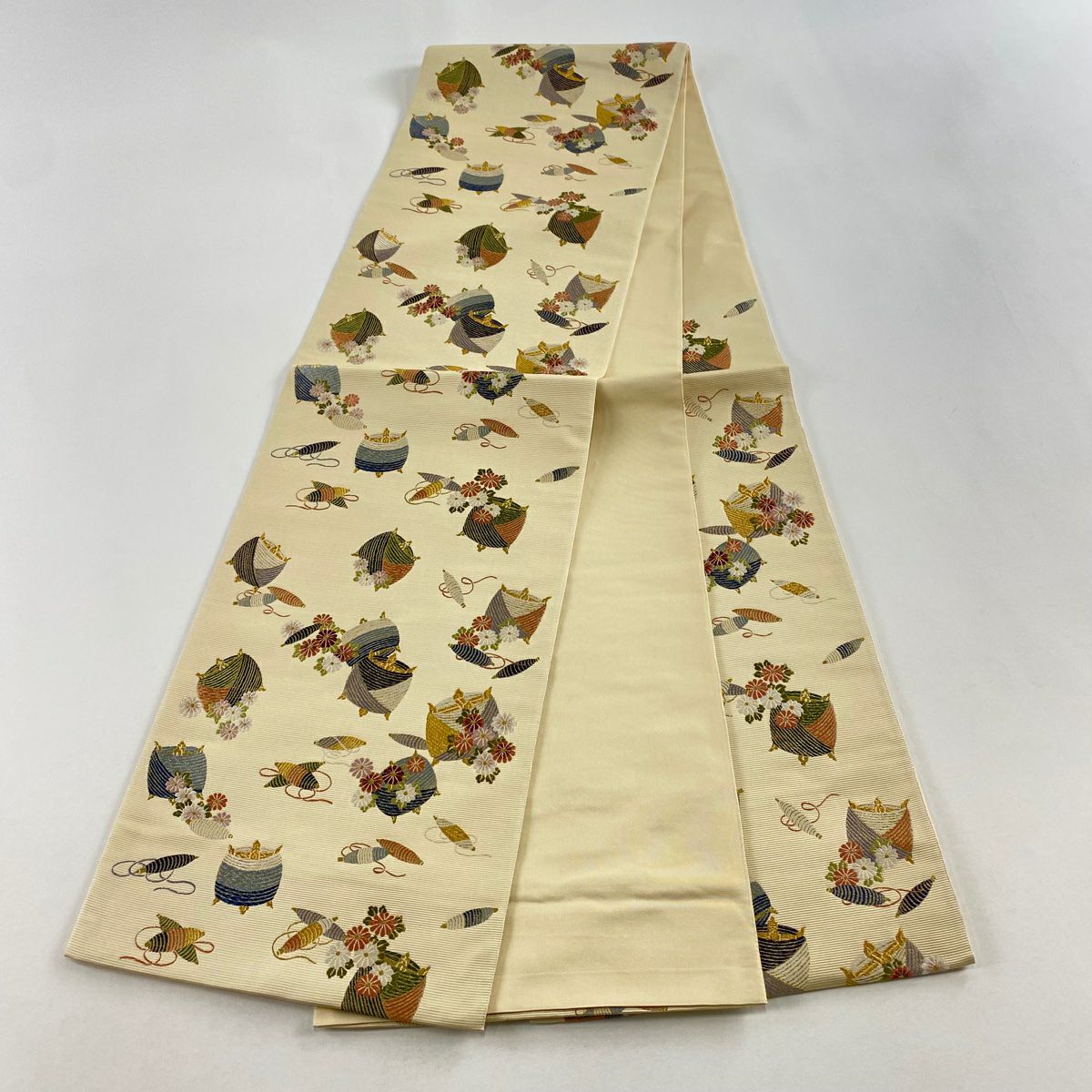 【美品】 袋帶 名品級 線卷 菊花 金絲 唐織 米色 六通 純蠶絲