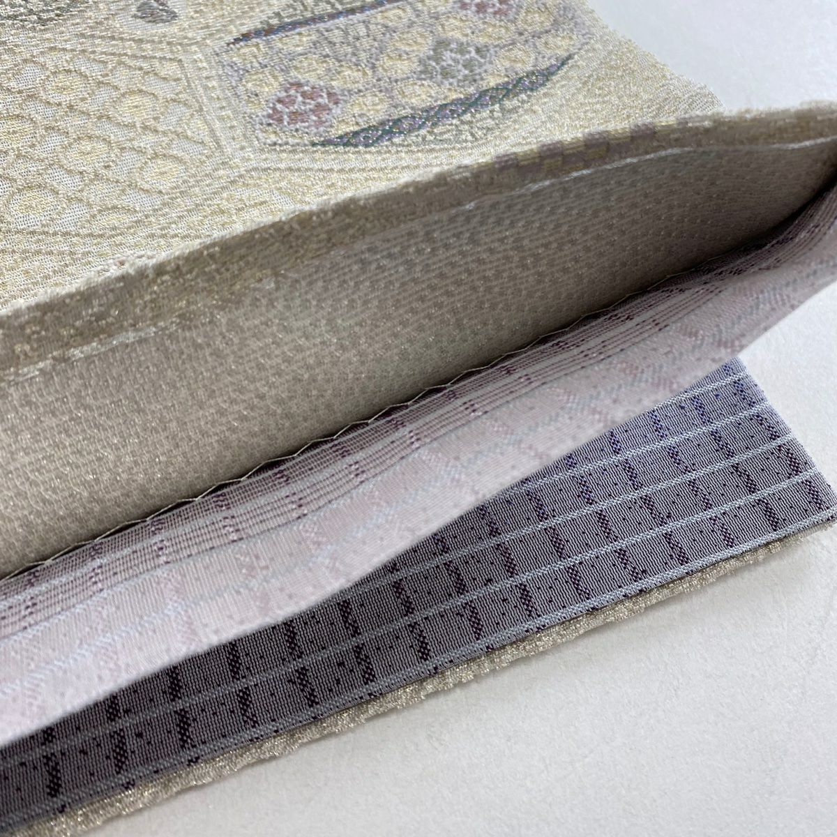 【美品】 袋帶 名品級 龜甲紋 梅花 金絲 輪奈織 灰白 お太鼓柄 純蠶絲