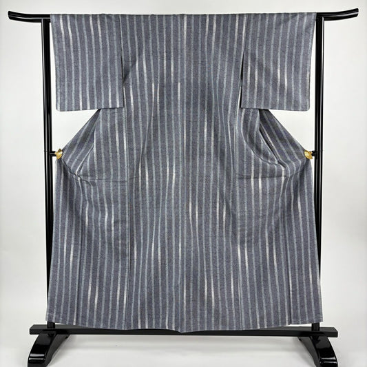 【美品】 紬織 身長159cm 袖長62cm S 雙層 牛首紬織織 地 落款あり 證書あり 縱條 幾何圖案 青灰 純蠶絲 逸品級