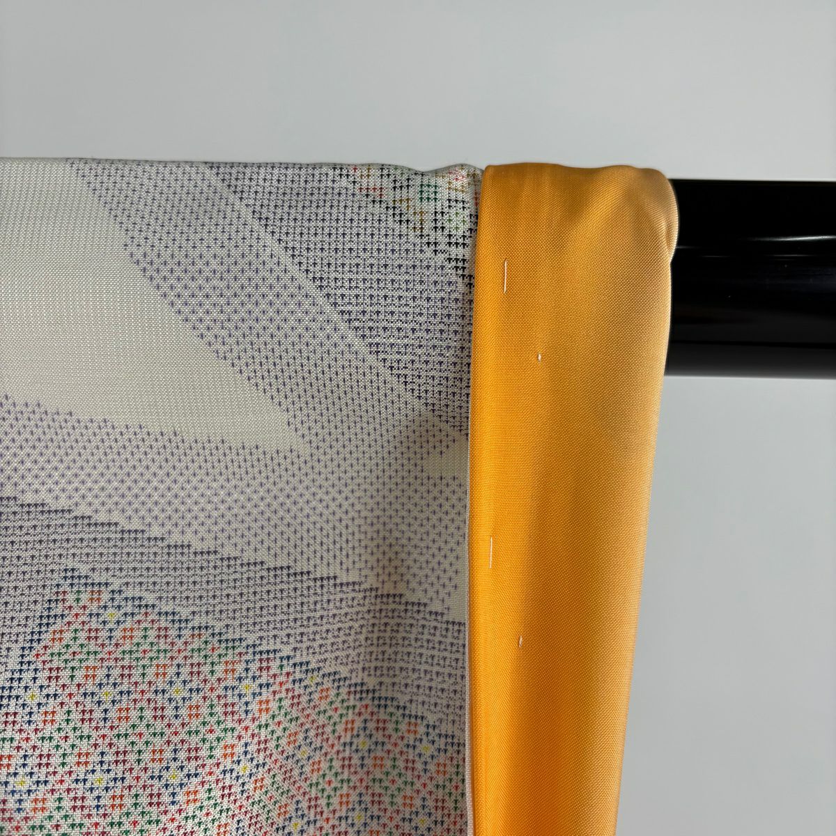 【美品】 大島紬織 身長162.5cm 袖長63cm S 雙層 都喜ヱ門 證書あり 色紙 幾何學圖案 米色 純蠶絲 逸品級