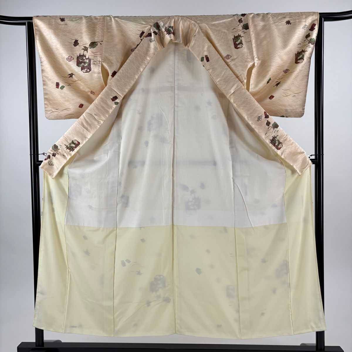【美品】 小紋 身長154.5cm 袖長64.5cm M 雙層 貝桶 寶盡くし 金銀彩 米色 純蠶絲 優品級