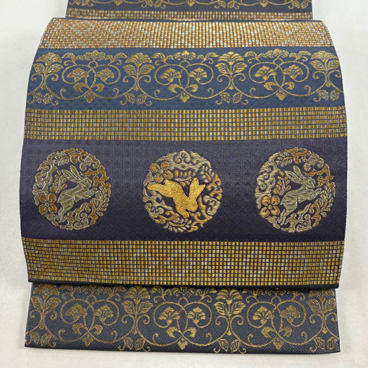【美品】 袋帶 逸品級 じゅらく 落款あり 黃金繭 花唐草紋 兔子 金絲 金金箔 青紫 六通 純蠶絲