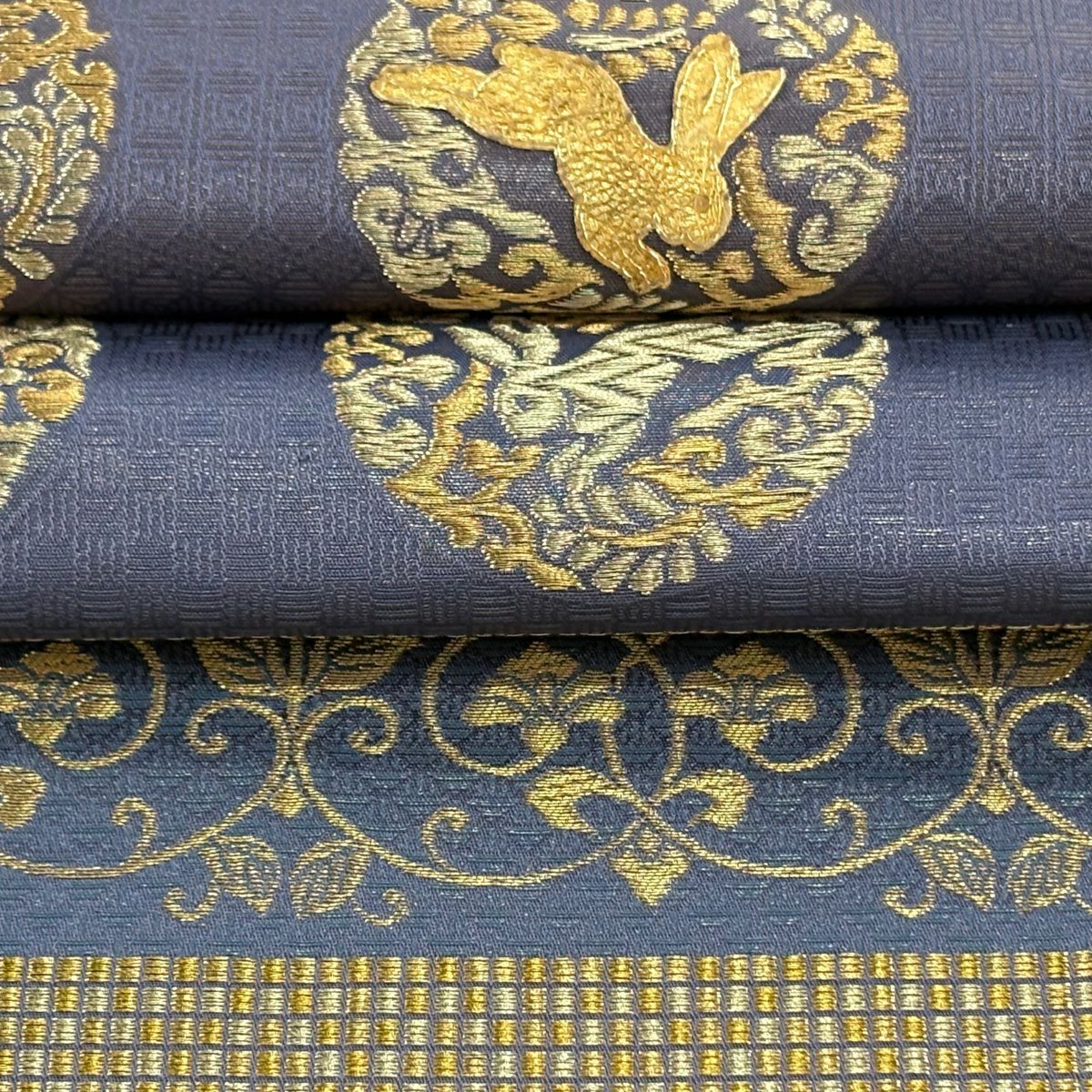 【美品】 袋帶 逸品級 じゅらく 落款あり 黃金繭 花唐草紋 兔子 金絲 金金箔 青紫 六通 純蠶絲