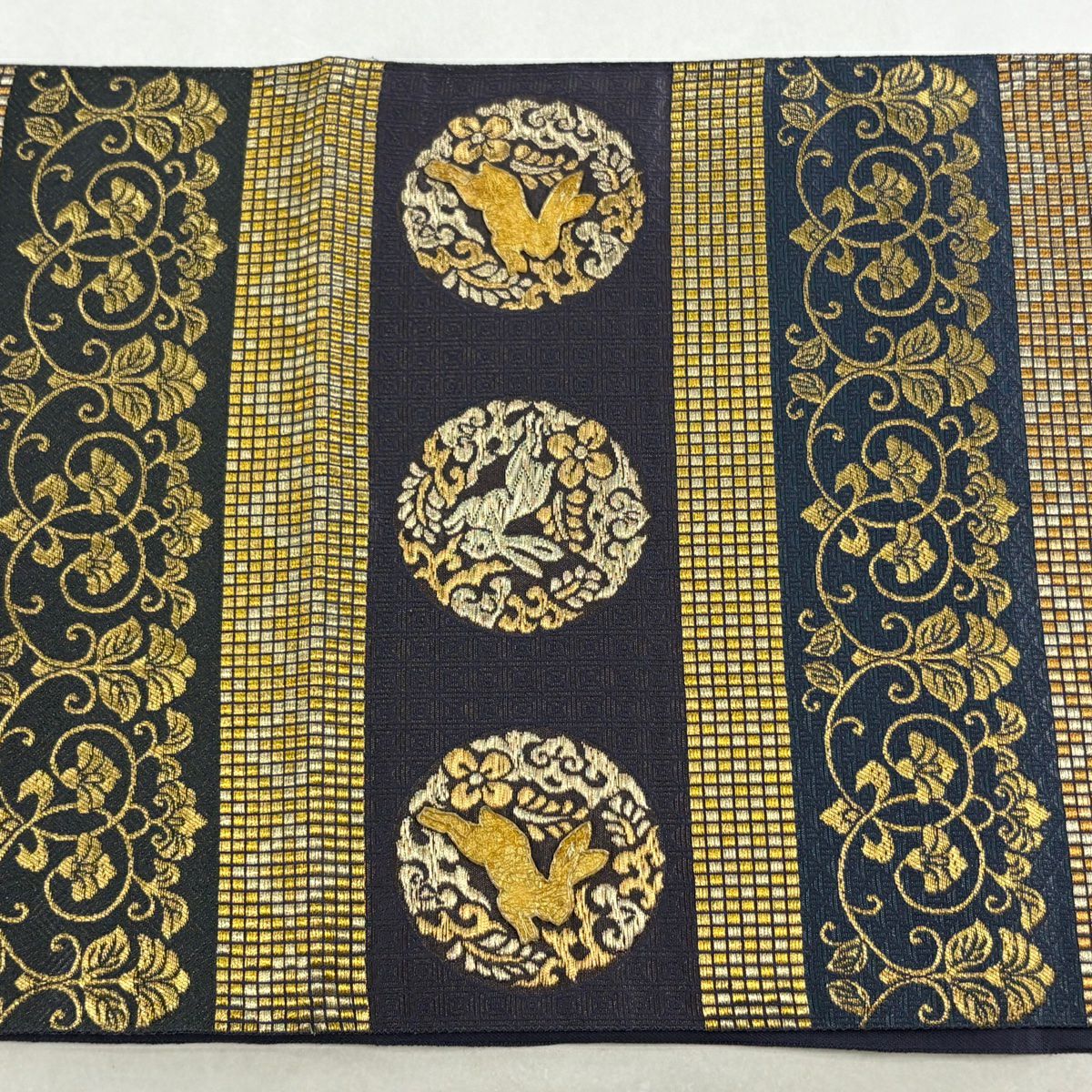 【美品】 袋帶 逸品級 じゅらく 落款あり 黃金繭 花唐草紋 兔子 金絲 金金箔 青紫 六通 純蠶絲