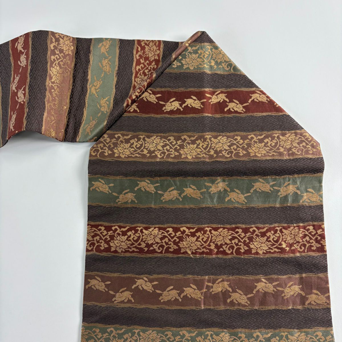 【美品】名古屋帶 秀品級 兔子 花唐草紋 金金箔 小豆色 純蠶絲
