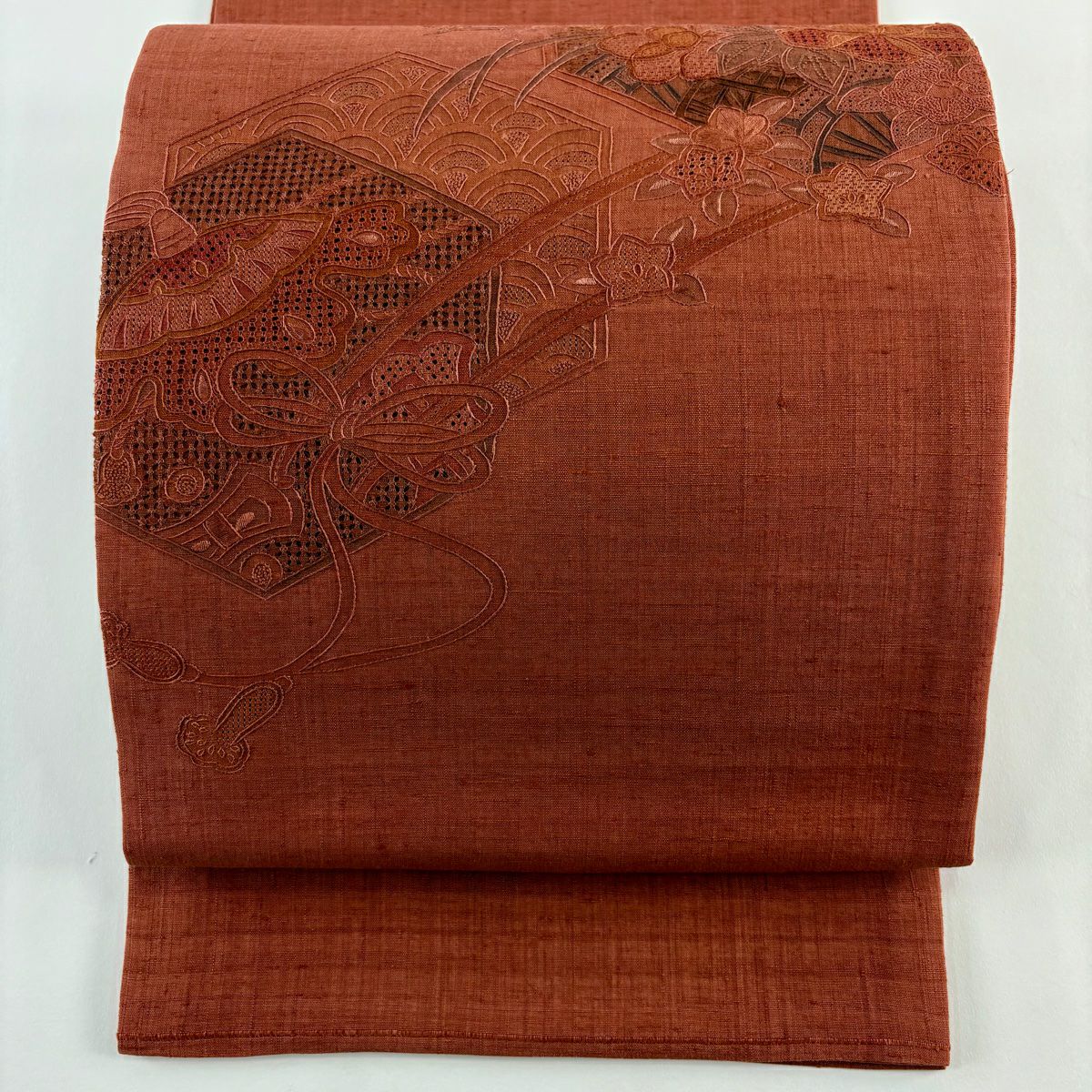 【美品】 袋帶 秀品級 紬織織地 關西仕立 花車 寶盡くし 刺繡 紅茶 お太鼓柄 純蠶絲
