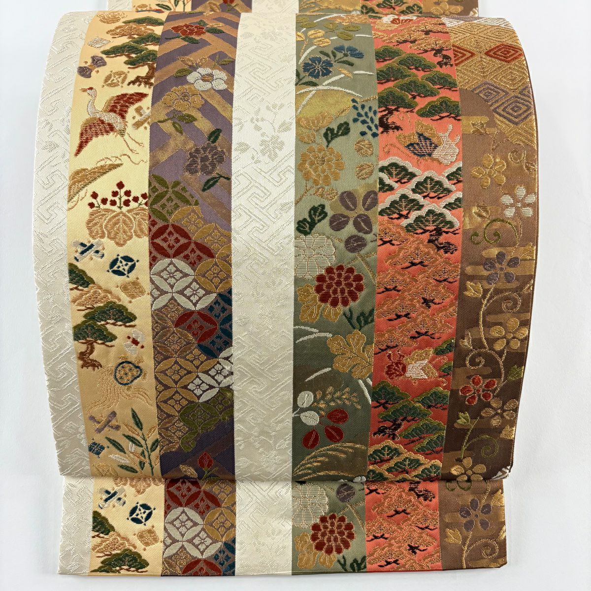 【美品】 袋帶 秀品級 草花紋紋 寶盡くし 唐織 金金箔 奶油 六通 純蠶絲