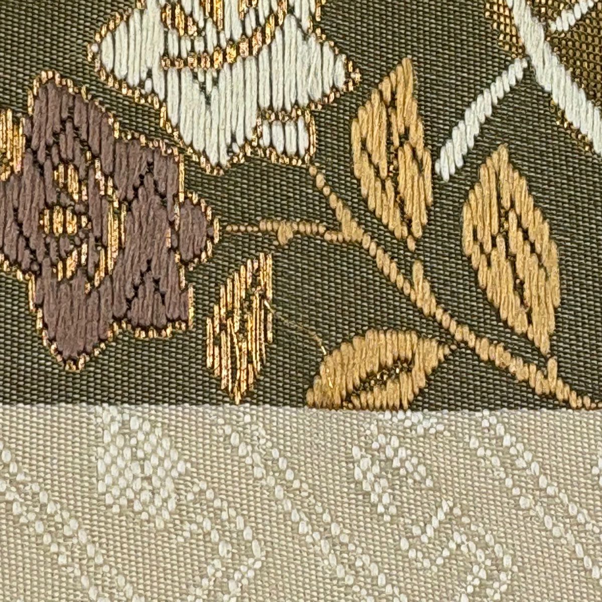 【美品】 袋帶 秀品級 草花紋紋 寶盡くし 唐織 金金箔 奶油 六通 純蠶絲